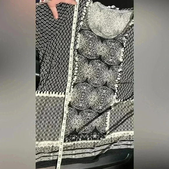 Rose & Olive Black & White Round‎ Neck Stretch Pullover 3/4 Sleeve, Size 2X - Picture 7 of 7